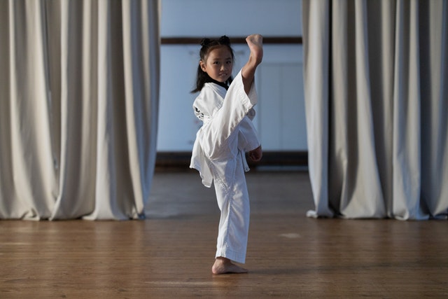 TAEKWONDO: Students will receive the basic techniques of stance, blocks, hand attack and kicks (Chagi). GRADES 1+